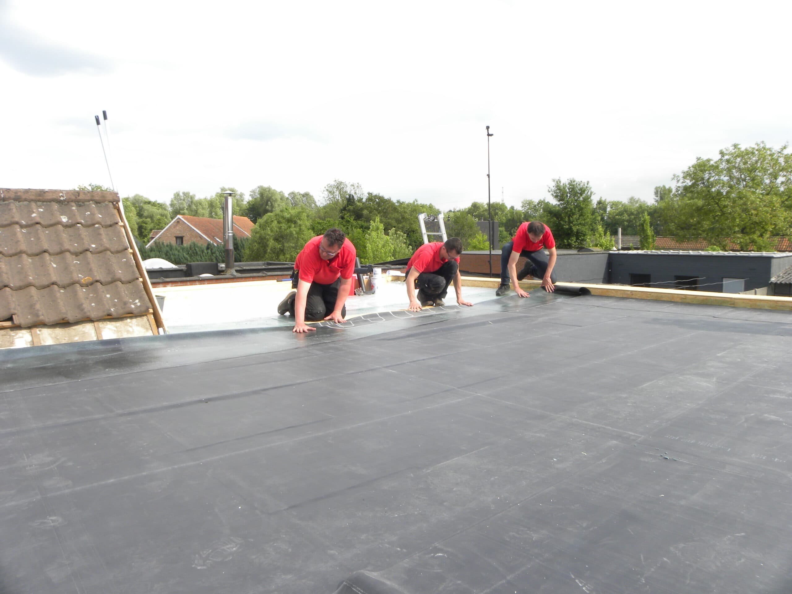 Afgewerkt plat dak met RoofCover EPDM-folie
